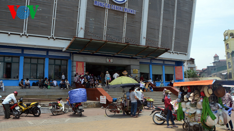 การแลกเปลี่ยนการค้าและการท่องเที่ยวในเขตชายแดนเวียดนาม – จีนยังคงมีขึ้นอย่างคึกคัก